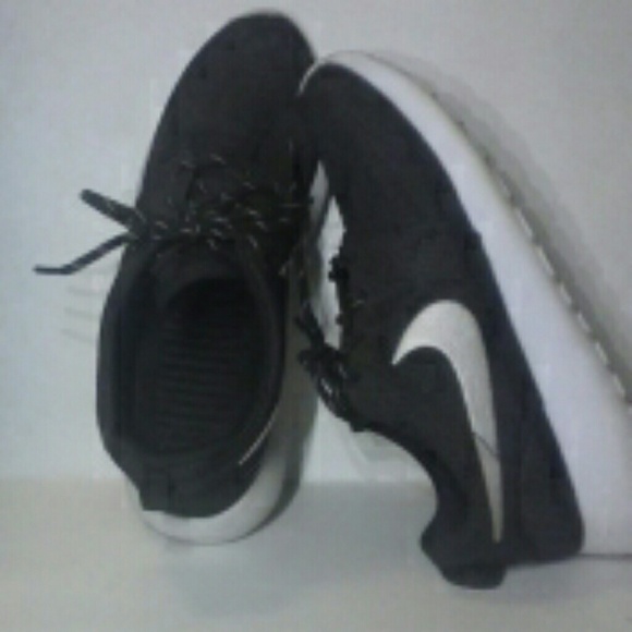 Nike - Picture 2 of 2